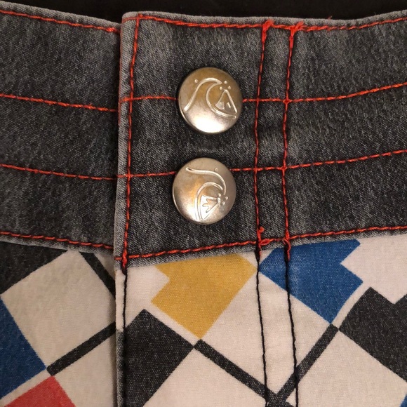 Men’s Quicksilver Board Shorts - Picture 3 of 4